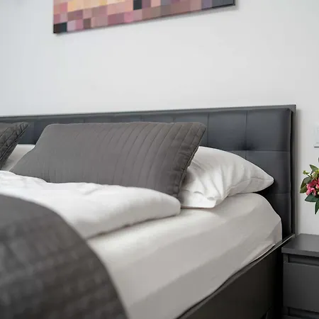 Cozy With Parking And Terrace In By Renters 카르파츠