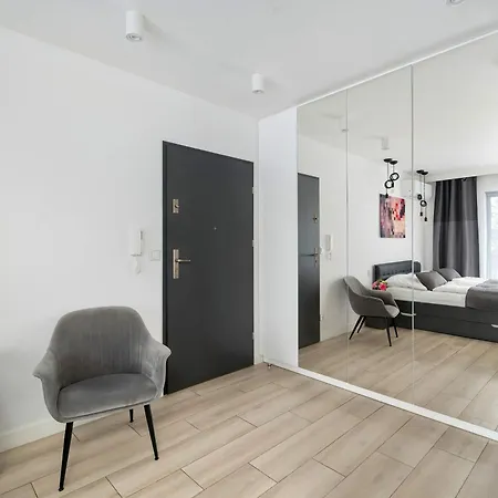 아파트 Cozy With Parking And Terrace In By Renters *
