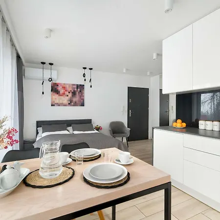 Cozy With Parking And Terrace In By Renters 아파트